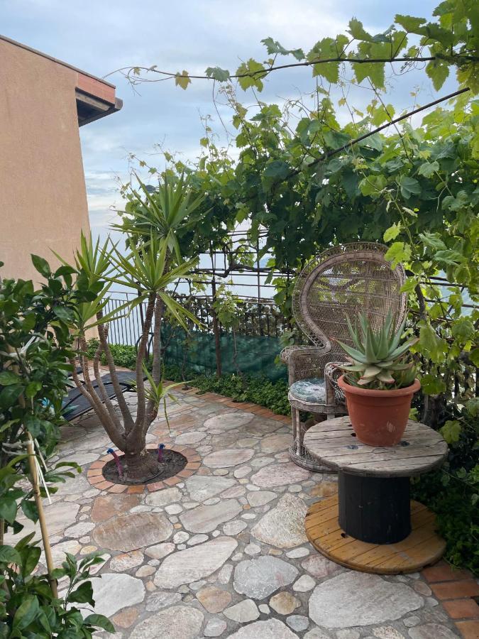 The Secret Garden Villa Forza dʼAgro Exteriör bild