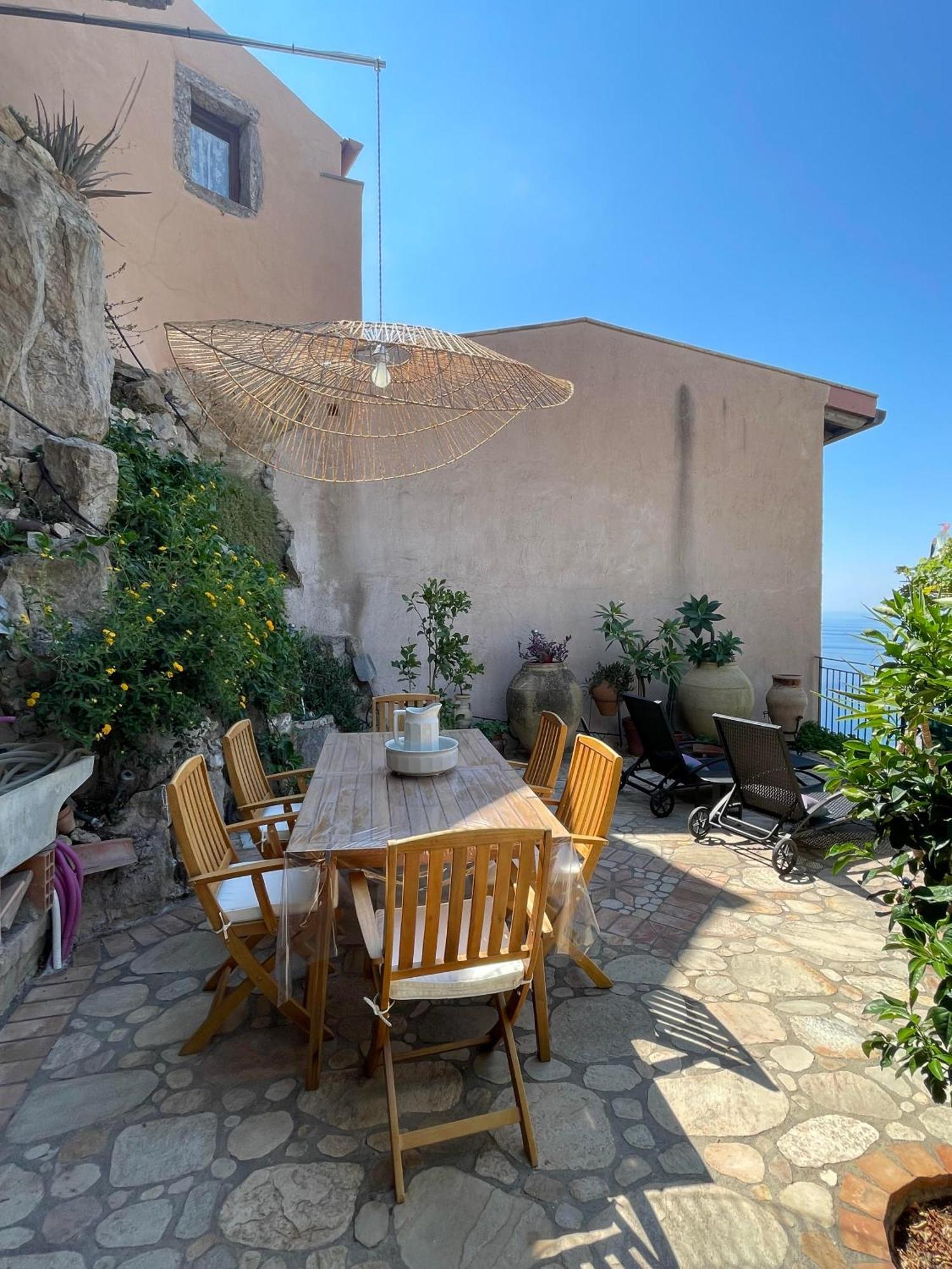 The Secret Garden Villa Forza dʼAgro Exteriör bild